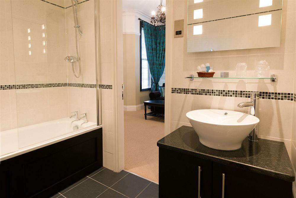 The Grafton Hotell Harrogate Eksteriør bilde Bathroom