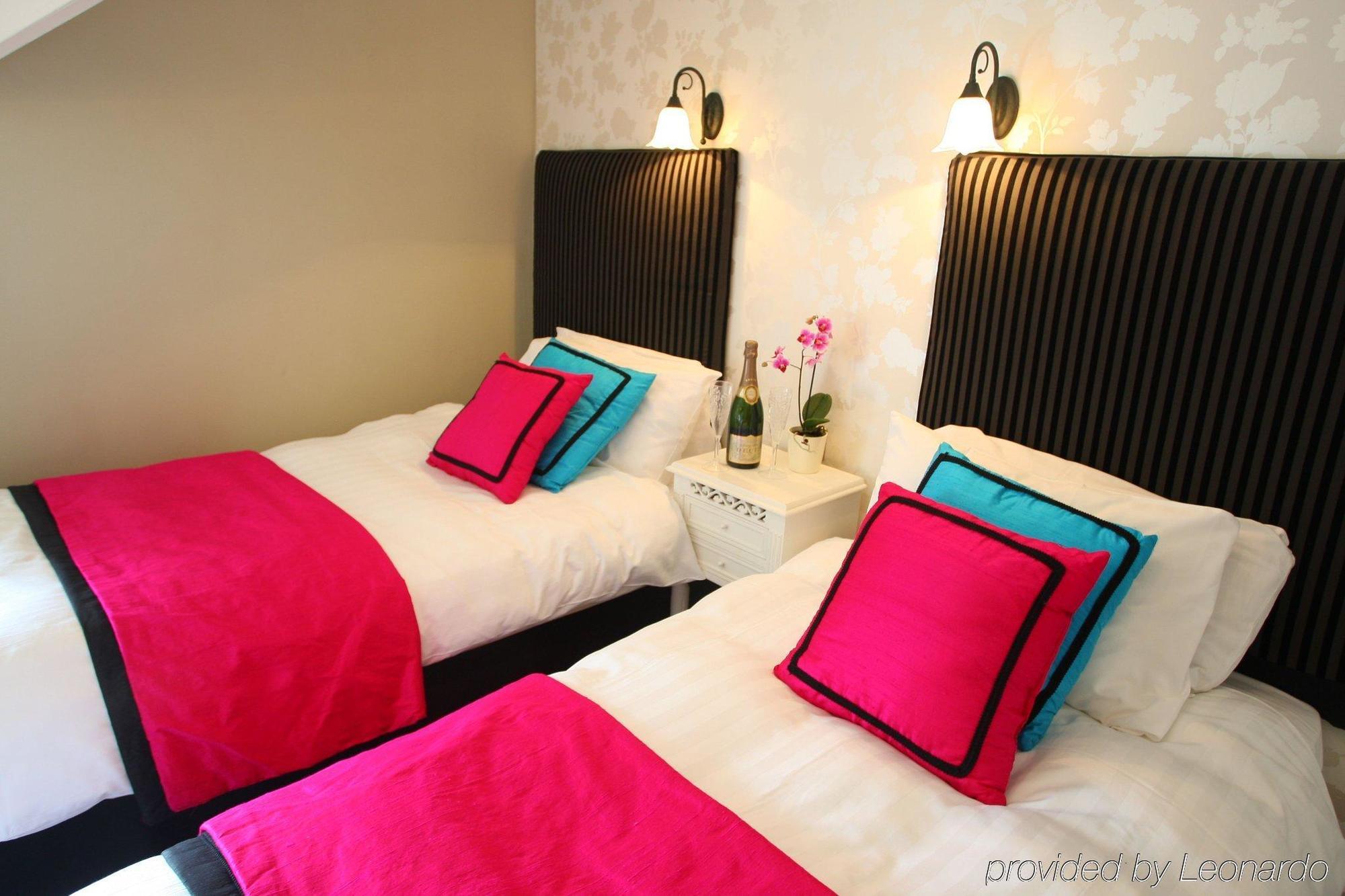 The Grafton Hotell Harrogate Eksteriør bilde A bedroom at the hotel