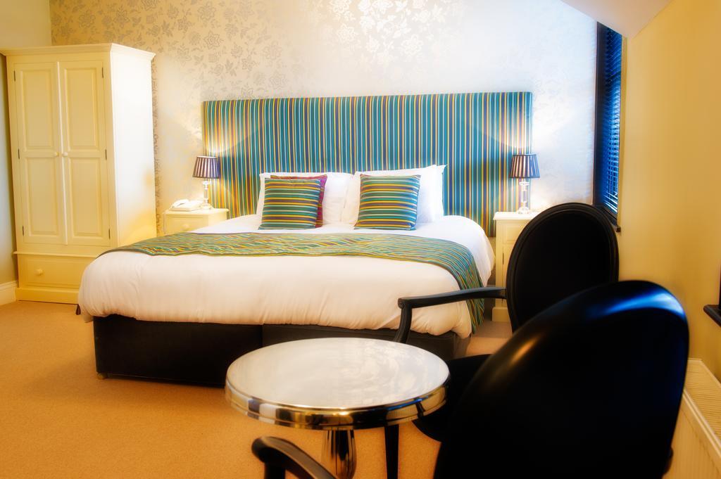 The Grafton Hotell Harrogate Eksteriør bilde A bedroom at the hotel